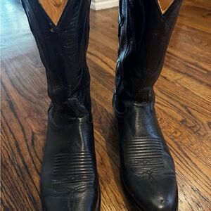 Cavenar’s Black Leather Cowboy Boots